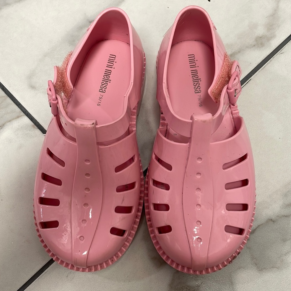 Girls bubblegum pink mini Melissa sandals